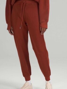 Lululemon Scuba High-Rise Jogger in Date Brown- Size 4